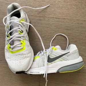 Nike men’s 8.5 sneakers.